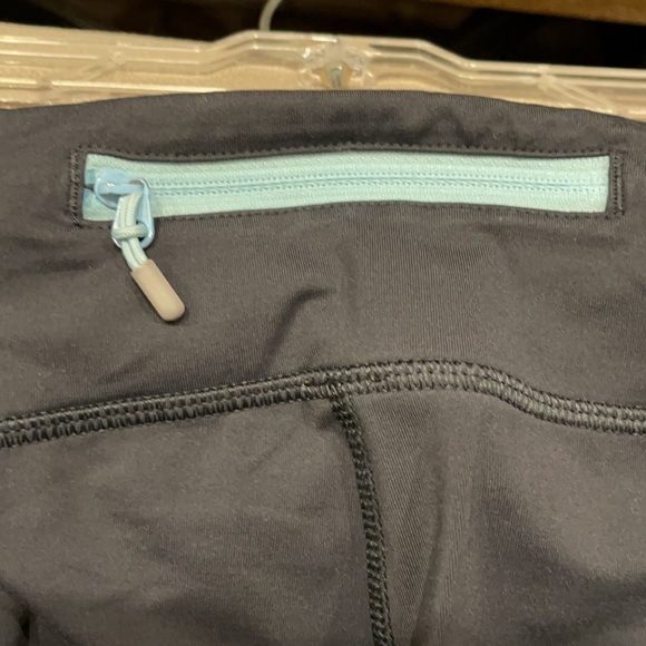 B: 𝅺Lululemon Sz 6 Run Fast and Free Crop Leggings Black Teal ruffle accent - Picture 5 of 9